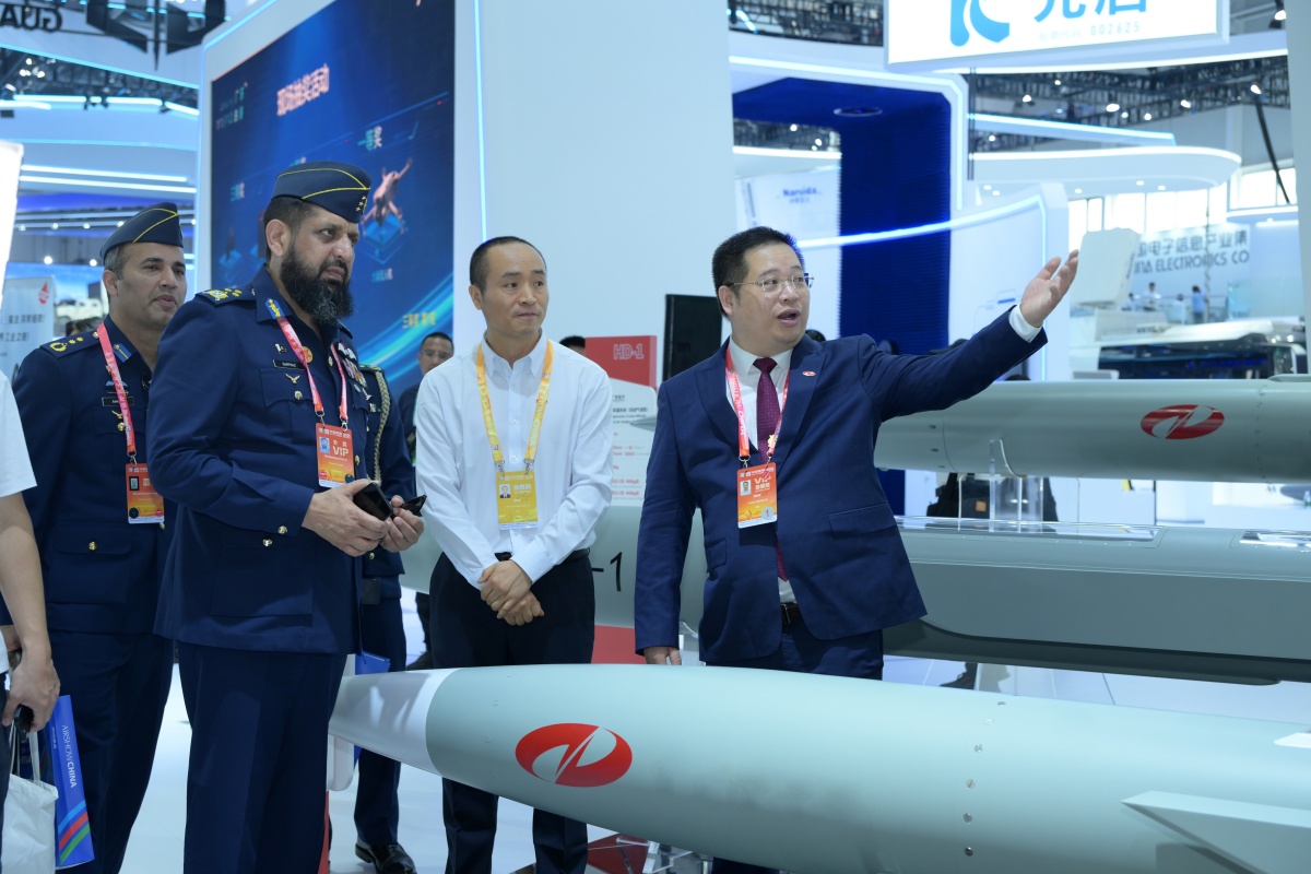 广东星空娱乐珠海航展首日精彩亮相，，，，展示“智造战斗力”-星空娱乐