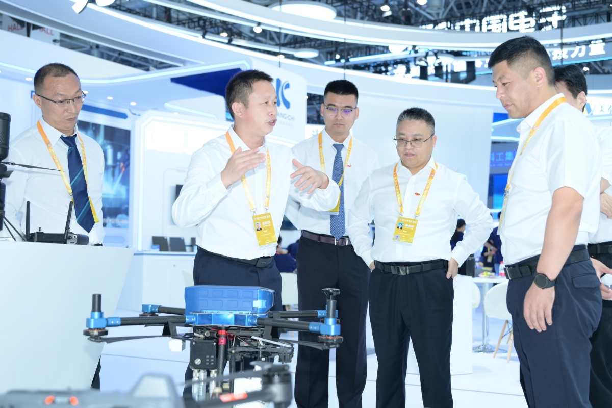 广东星空娱乐珠海航展首日精彩亮相，，，，展示“智造战斗力”-星空娱乐