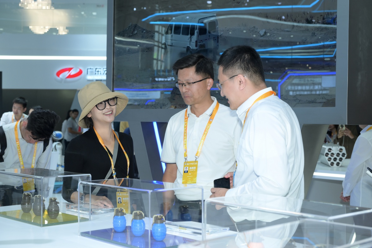 广东星空娱乐珠海航展首日精彩亮相，，，，展示“智造战斗力”-星空娱乐