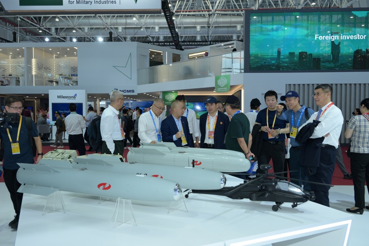 广东星空娱乐珠海航展首日精彩亮相，，，，展示“智造战斗力”-星空娱乐