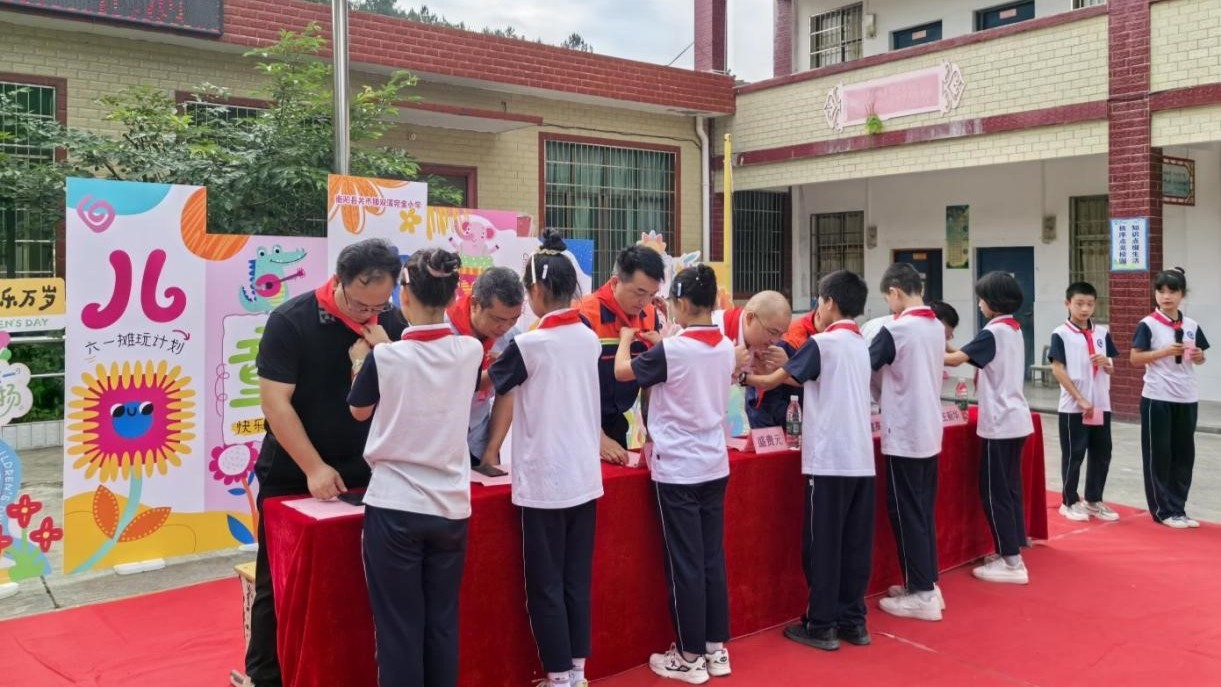 星空娱乐爆破衡阳项目部儿童节慰问活动.jpg