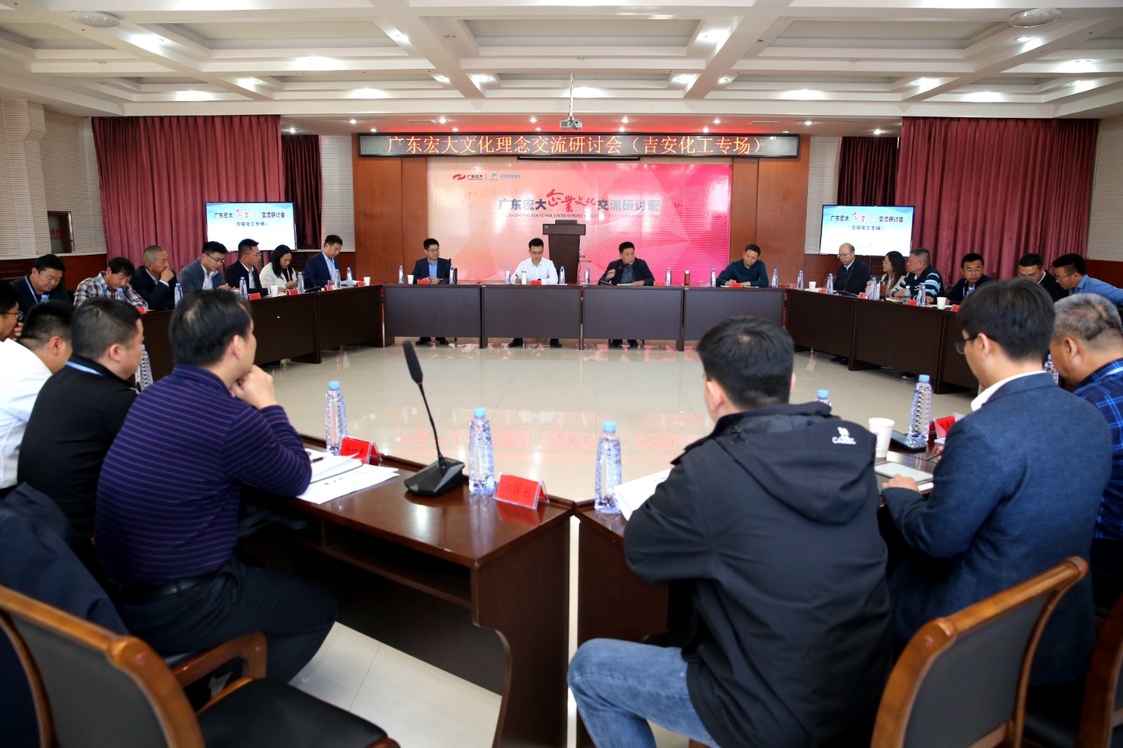 4.钻研营会场.jpg